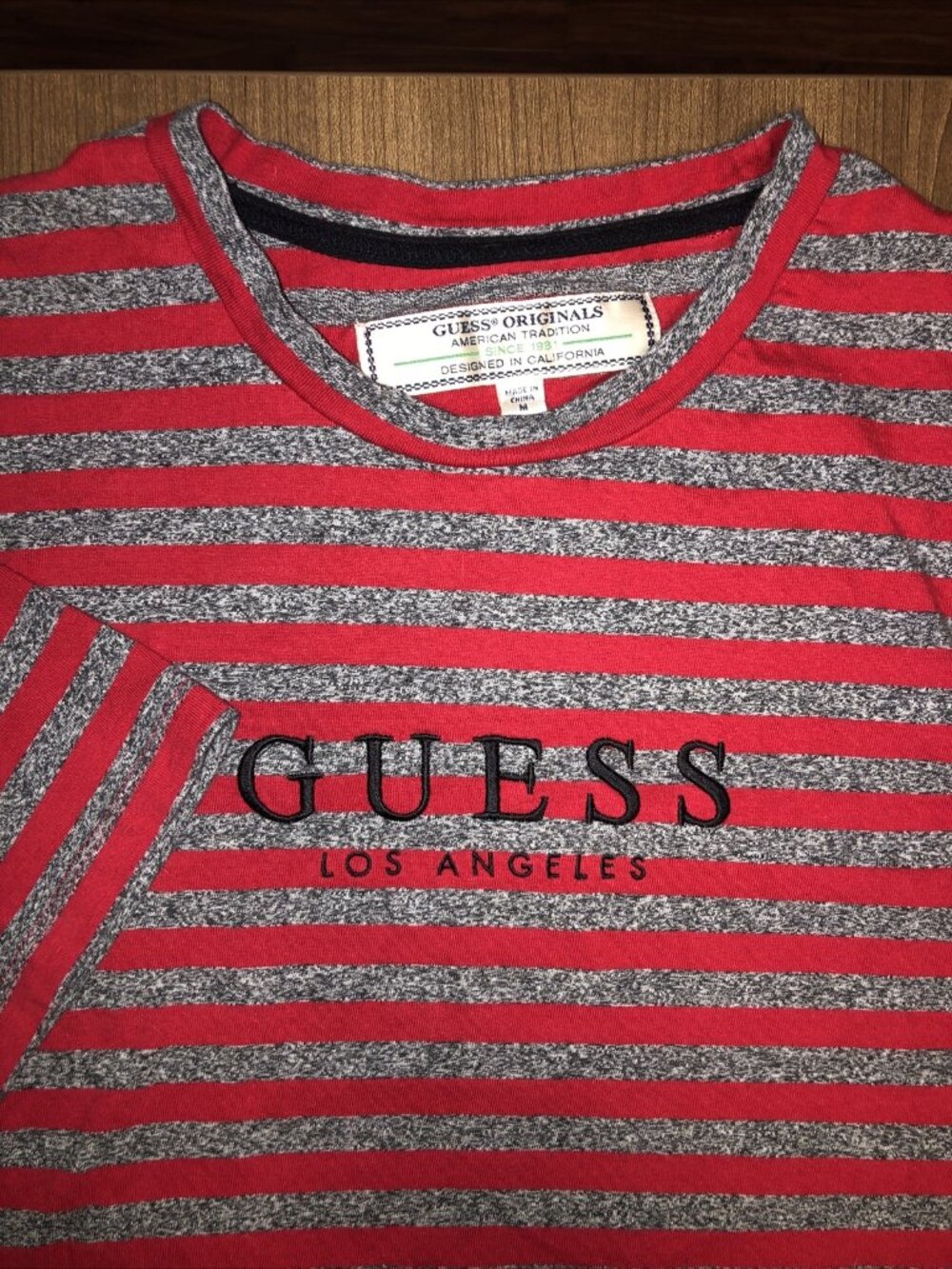 GUESS Originals T-Shirt Medium Red Gray Striped Logo Graphic Short Sleeve Mens - Picture 1 of 10